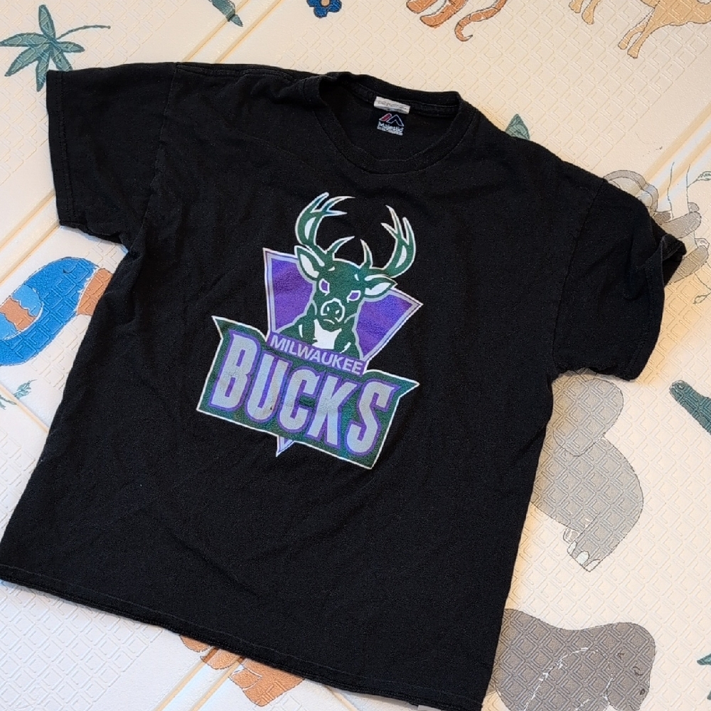 Vintage Black Milwaukee Bucks Kids Youth T-Shirt L